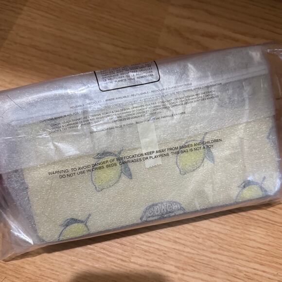 🍋 Coach Long Zip Around Wallet With Lemon Print - Picture 8 of 8